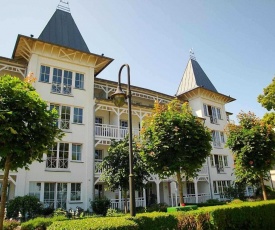 Seeschloss direkt an der Strandpromenade, TOPLAGE